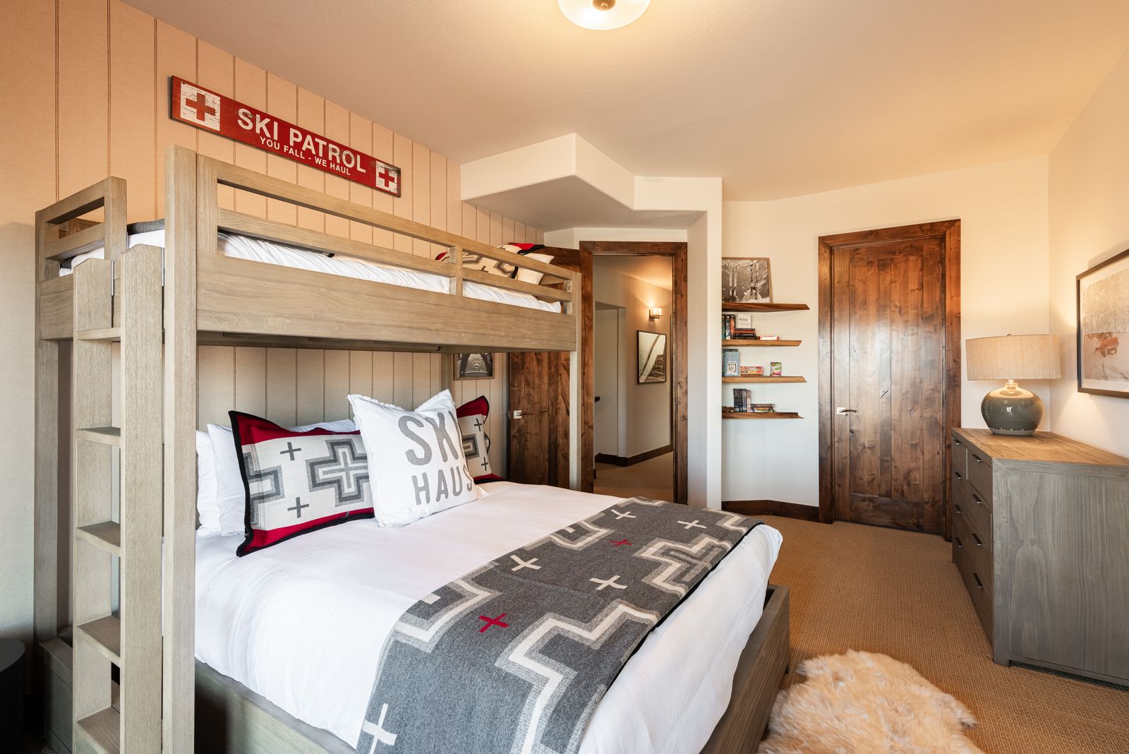 Custom bunk room with double queen-over-queen beds sleeping 5 guests at Mayflower Vista
